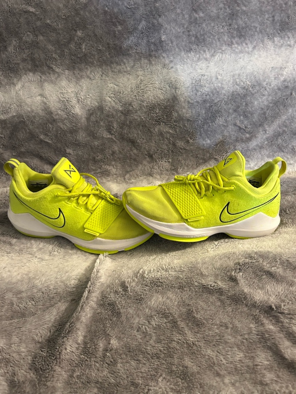 Nike PG 1 Volt Size 9.5 Euc